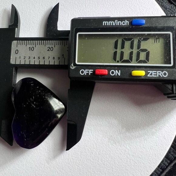 Amethyst Crystal Heart Carving (4) - Picture 8 of 9